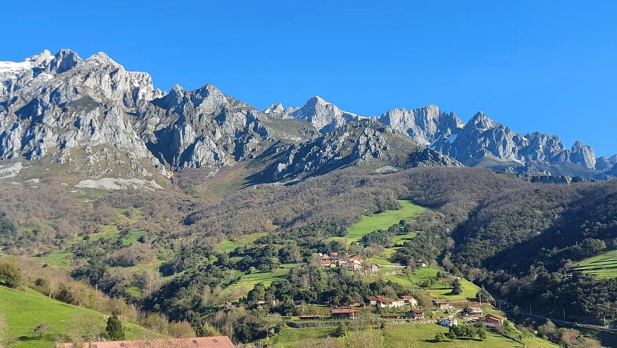 Rurales Picos De Redo * Camaleño